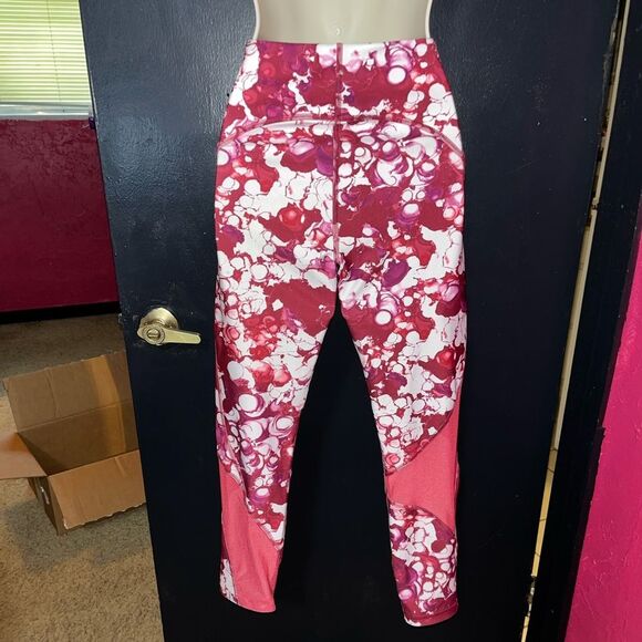 Under Armor workout pants. Yoga pants. legging Size medium. Brick red and white. - Picture 5 of 11